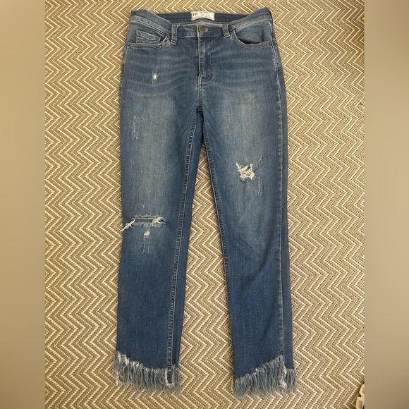 Free People Denim - Free People EUC! Sz 27 Cropped Raw Hem/ Frayed ankle Deconstructed Denim Jeans